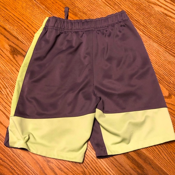Nike Boy’s Dri-Fit Basketball Shorts, Gray and Green - Size Youth Medium - Picture 5 of 9